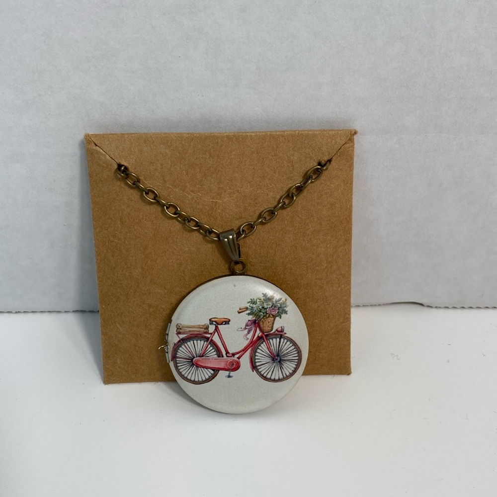 Vintage Inspired Essential Oil Locket Necklace